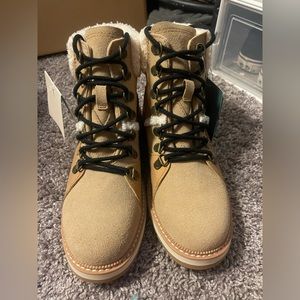 Women’s Tom’s waterproof boots